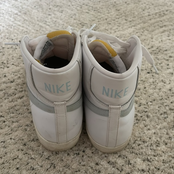 Selling these Nike blazers worn a few times l - Picture 3 of 3